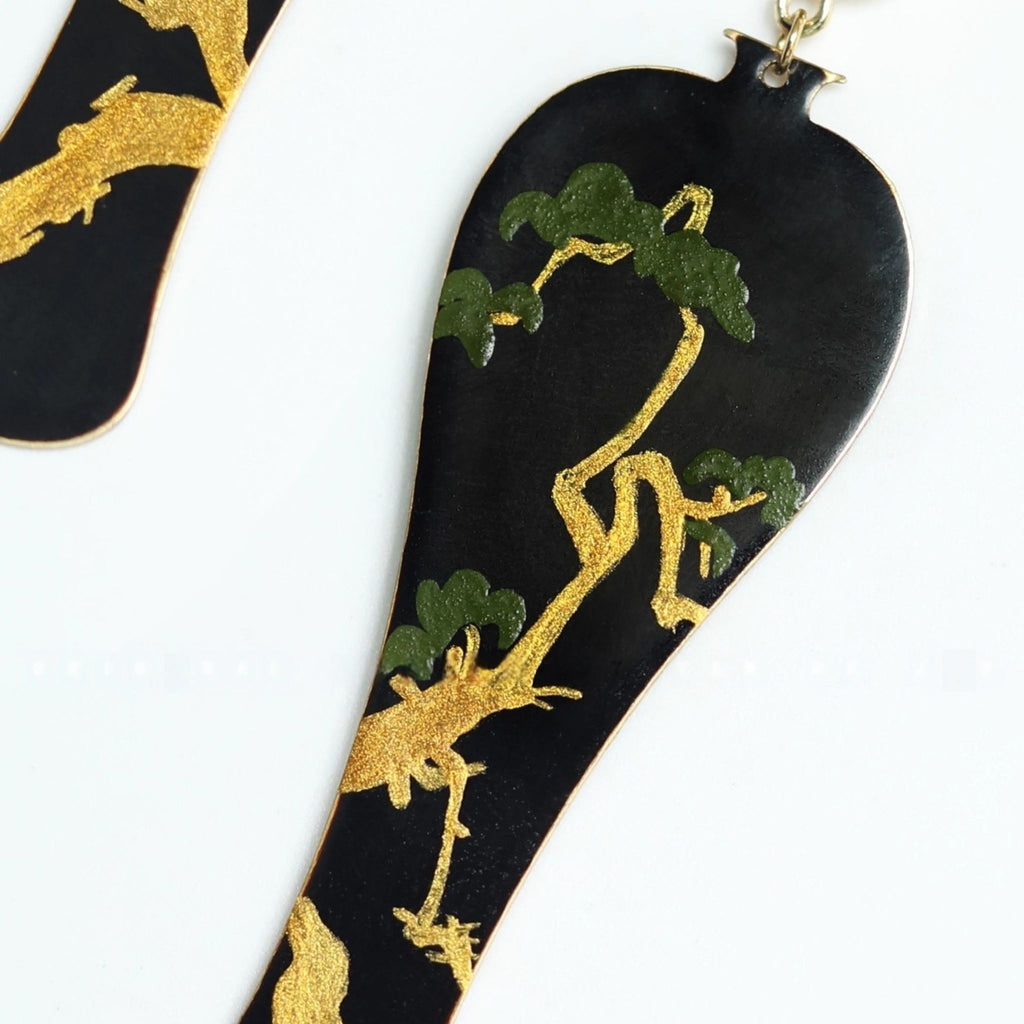 LacLume Hand-Painted Vase Old Tree Earrings with Lacquer Craftsmanship