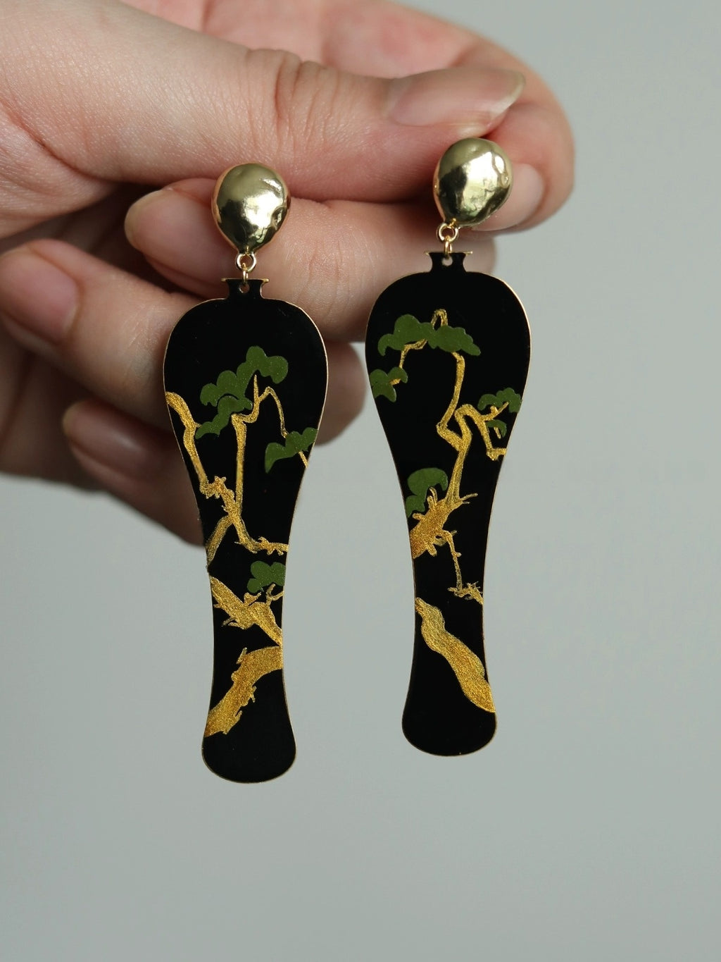 LacLume Original "Vase · Old Tree" Hand-Painted Earrings with Lacquer Craftsmanship