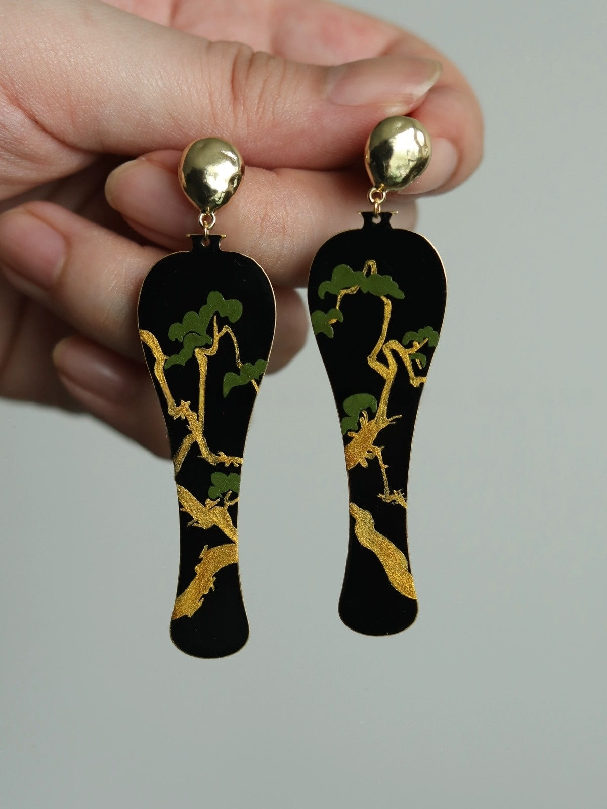 LacLume Original "Vase · Old Tree" Hand-Painted Earrings with Lacquer Craftsmanship