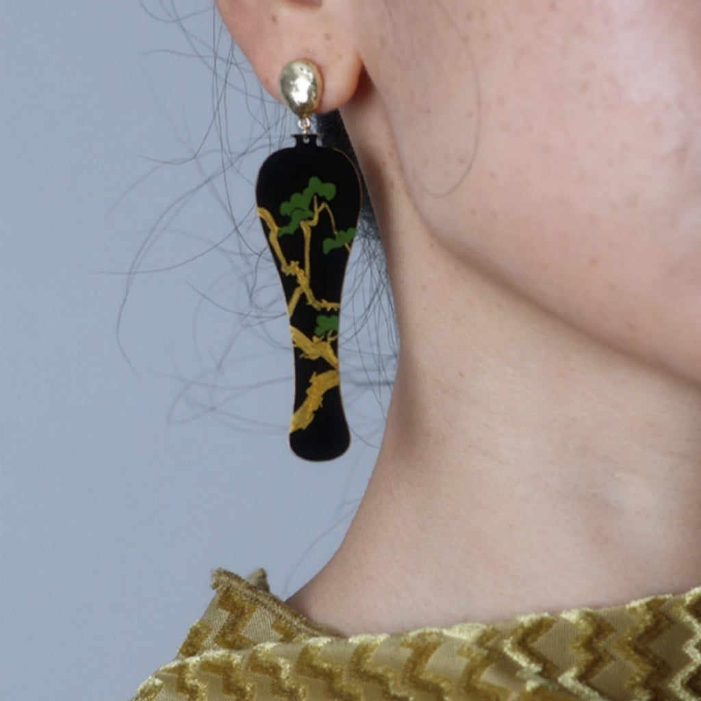 LacLume Hand-Painted Vase Old Tree Earrings with Lacquer Craftsmanship