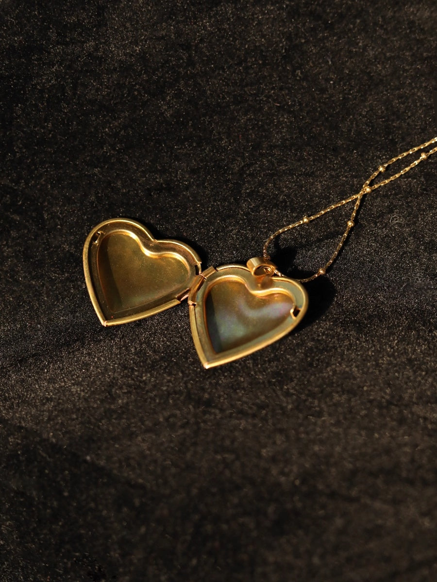 Original "Butterfly's love" Lacquer Craft Handpainted Butterfly Covered Ancient Clavicle Necklace Handmade Open