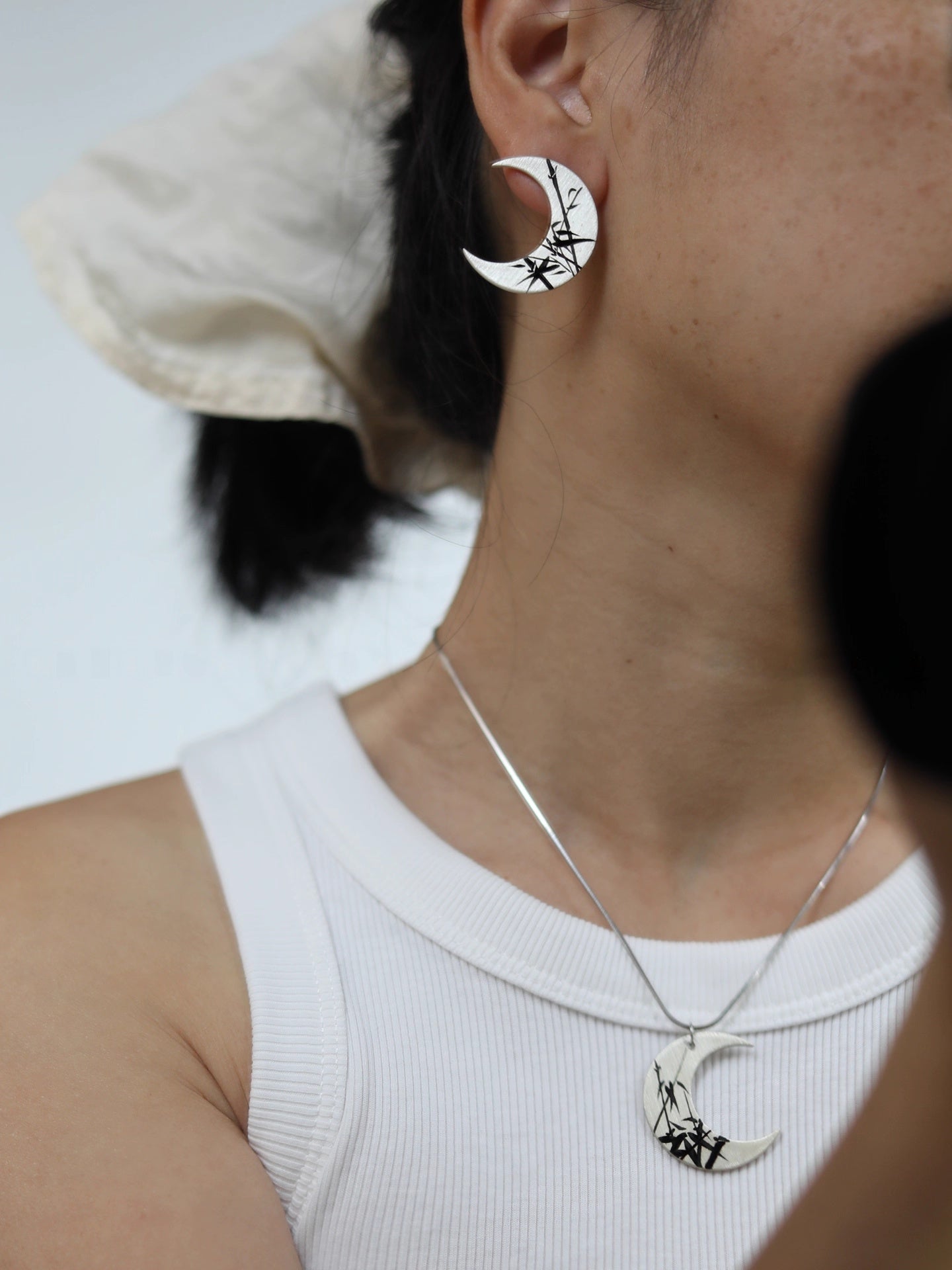 “Moon Shadow" Lacquer Handpainted Bamboo Pattern New Style Crescent Necklace - Silver Lacquerware