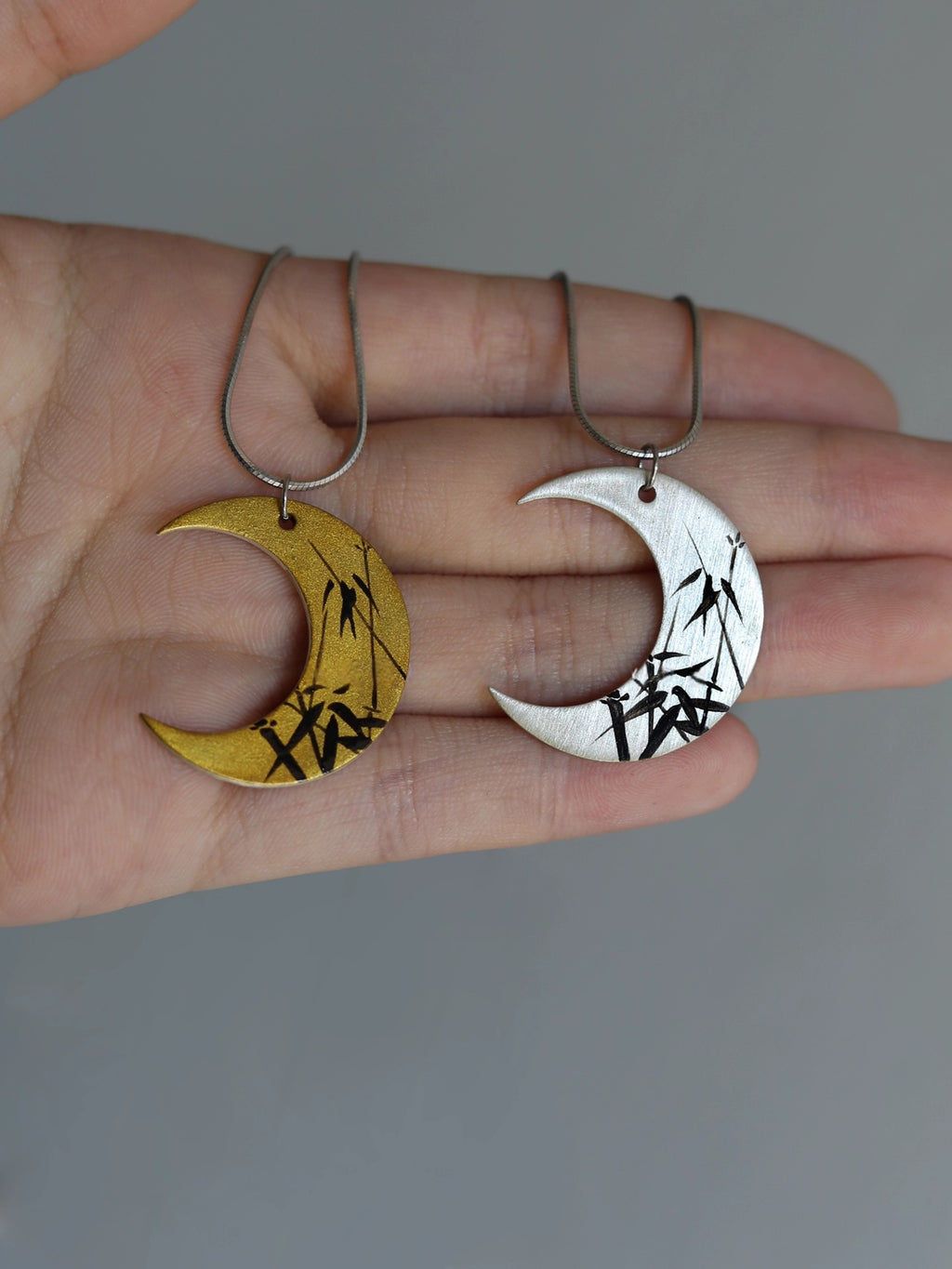 “Moon Shadow" Lacquer Handpainted Bamboo Pattern New Style Crescent Necklace - Silver Lacquerware