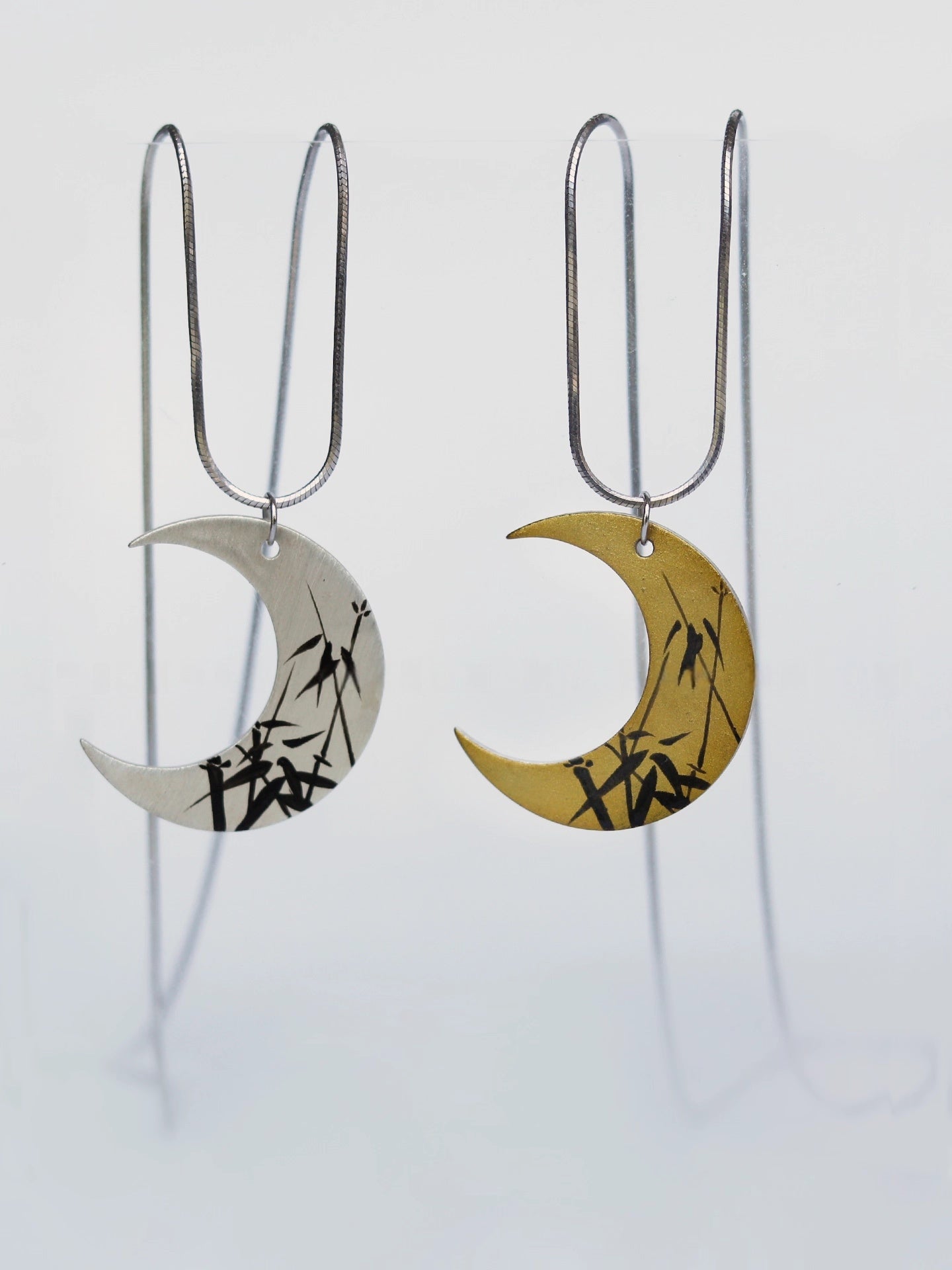 “Moon Shadow" Lacquer Handpainted Bamboo Pattern New Style Crescent Necklace - Silver Lacquerware